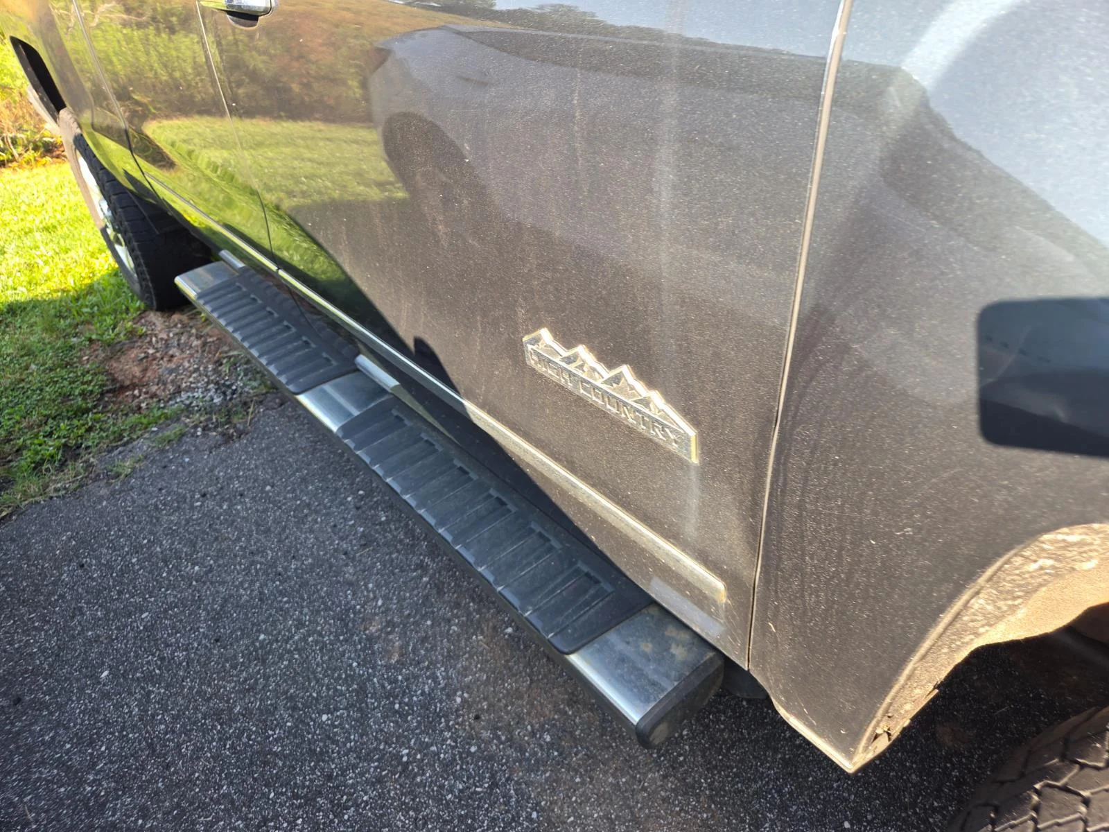 Used 2018 GRAPHITE METALLIC Chevrolet High Country image 6