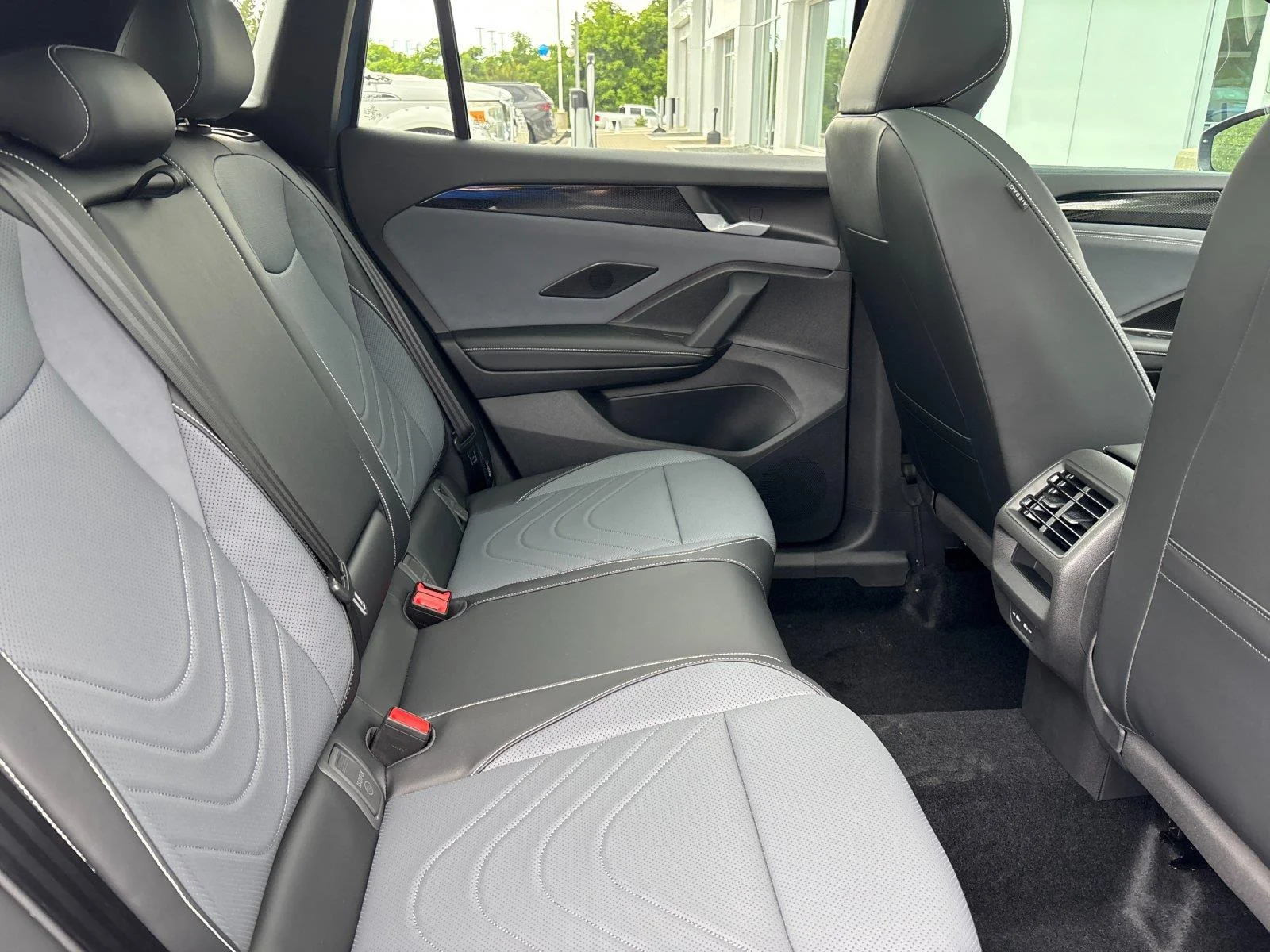 New 2026 monterey blue with deep black roof Volkswagen SE R-Line Black image 36