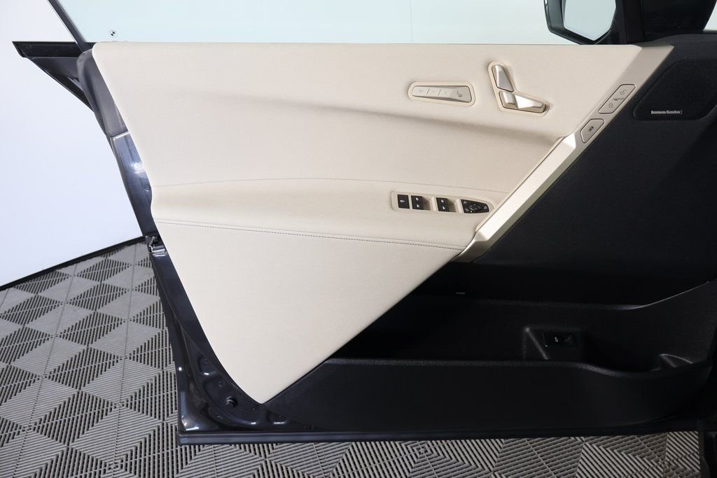 Used 2024 Dark Graphite BMW xDrive50 image 12