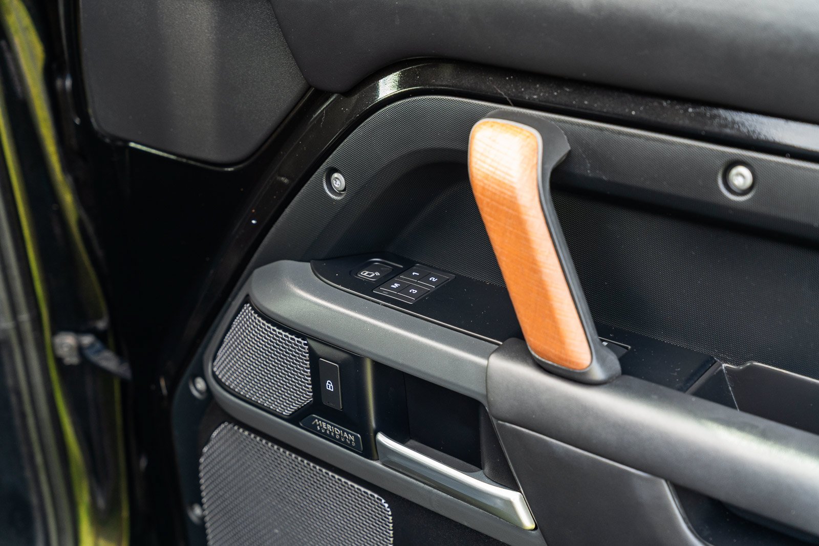 Used 2021  Land Rover X image 15