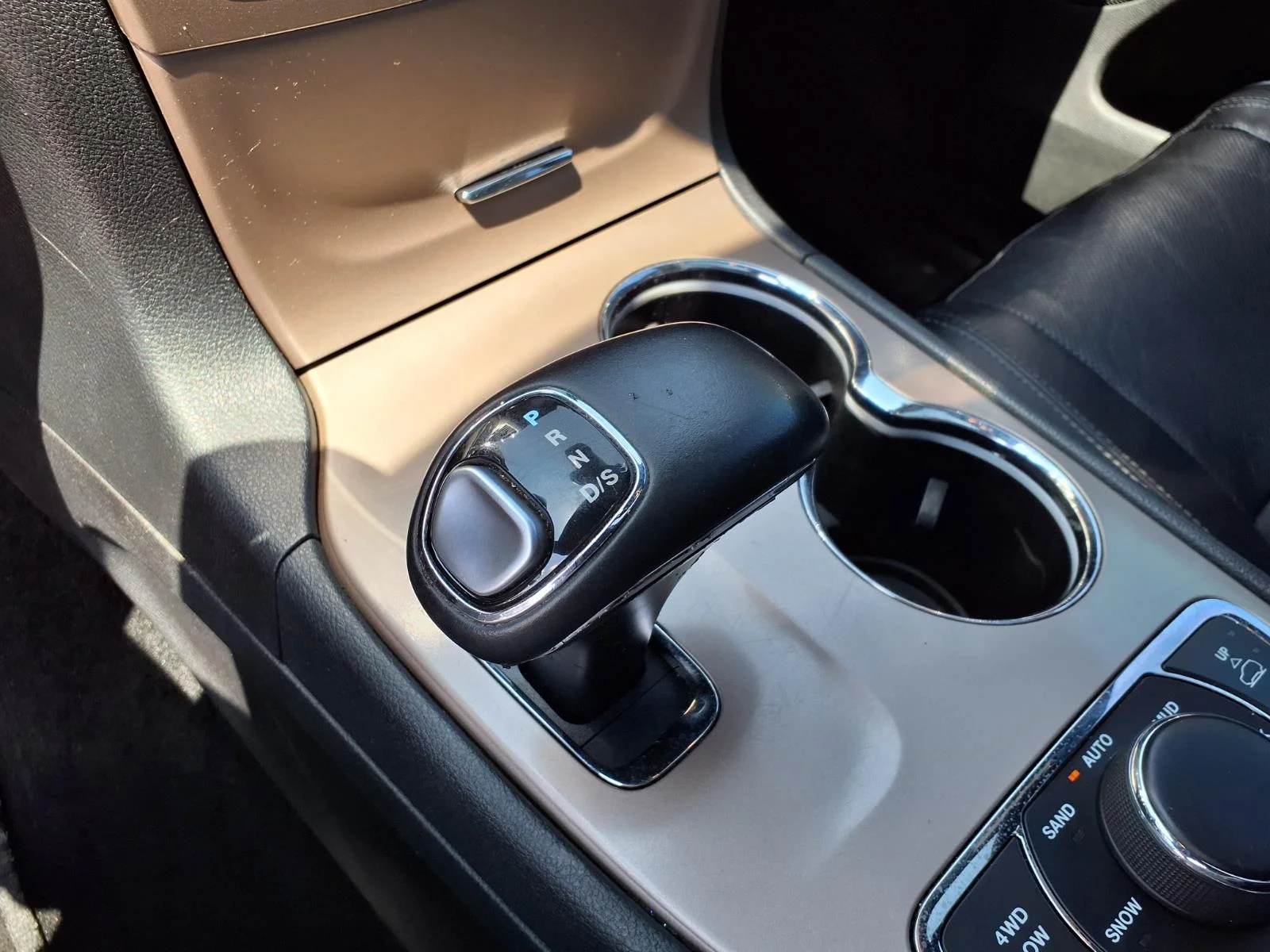 Used 2015 Gray Jeep Overland image 12