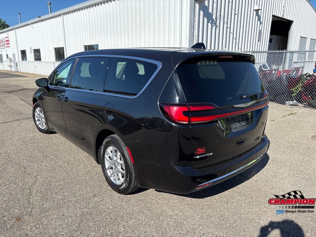 Used 2023 Black Chrysler Touring L image 8