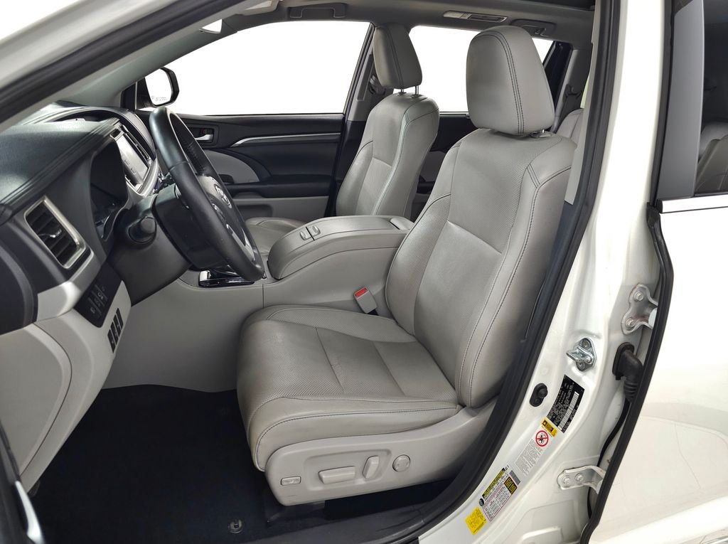 Used 2019 Blizzard Pearl Toyota Limited Platinum image 17