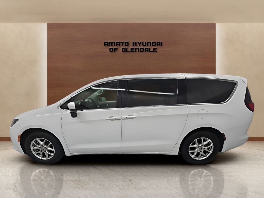 Used 2022 White Chrysler LX image 2