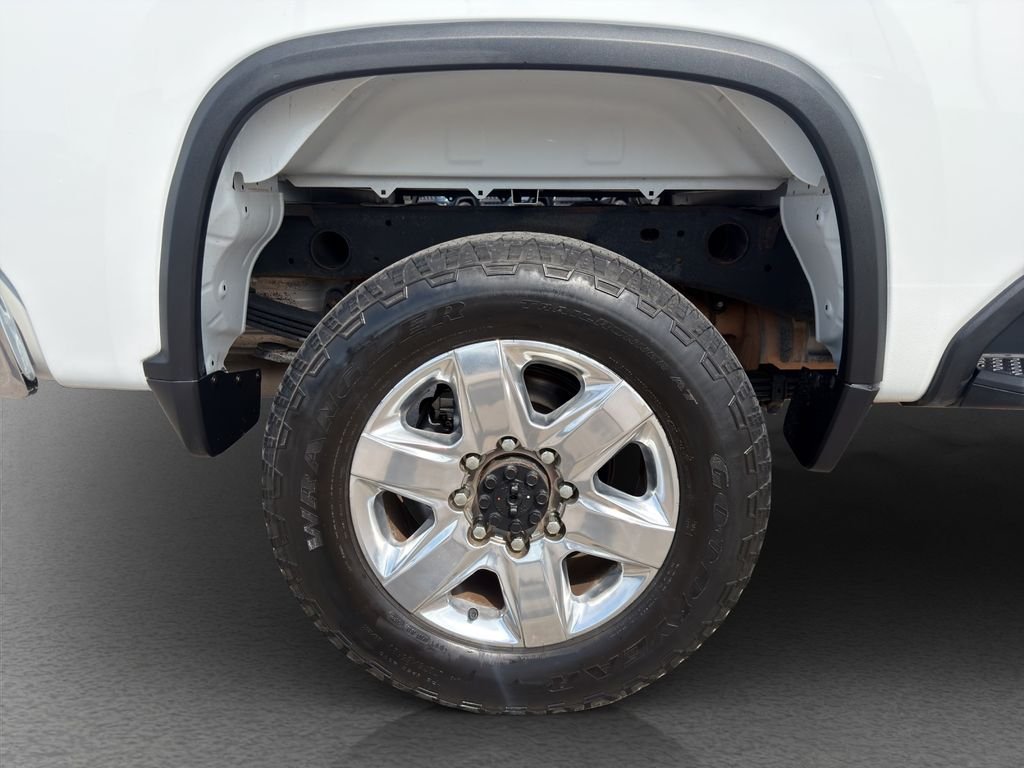 Used 2022 White Chevrolet Custom image 39