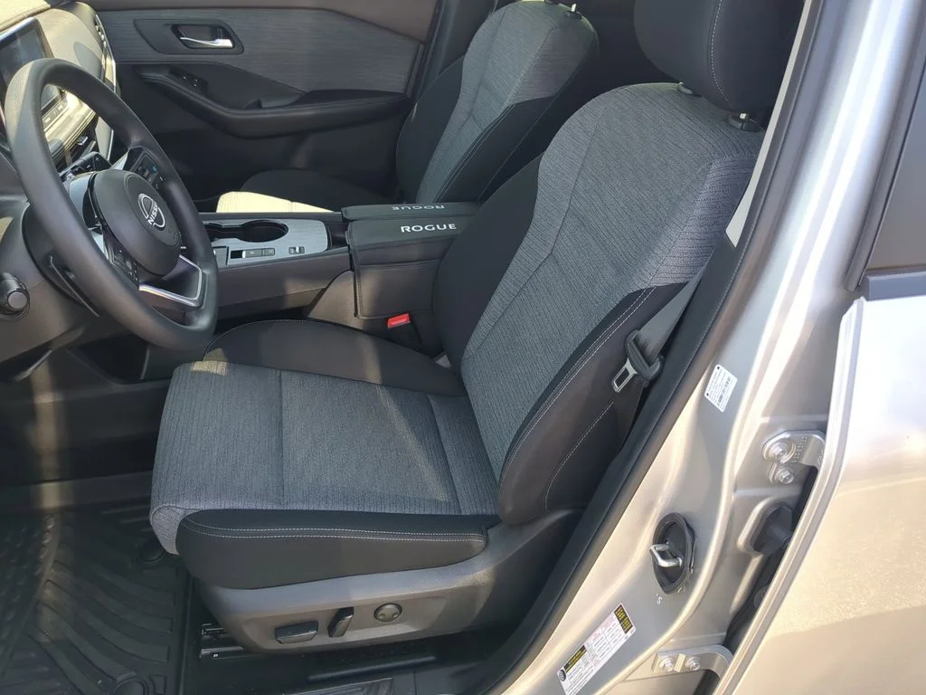 Used 2023 Silver Nissan SV image 19