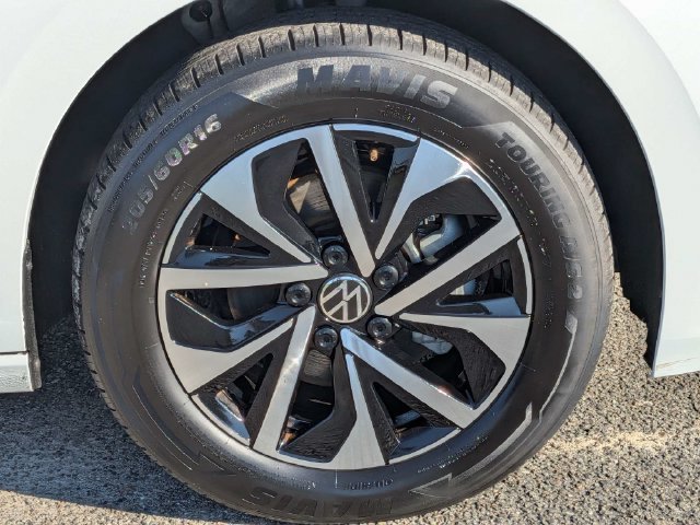 Used 2024 White Volkswagen 1.5T S image 11