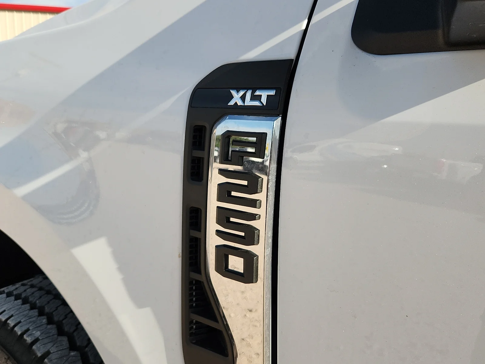 New 2027 Oxford White Ford XLT image 10