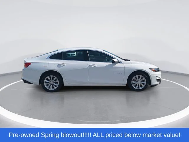 Used 2025 White Chevrolet LT image 9