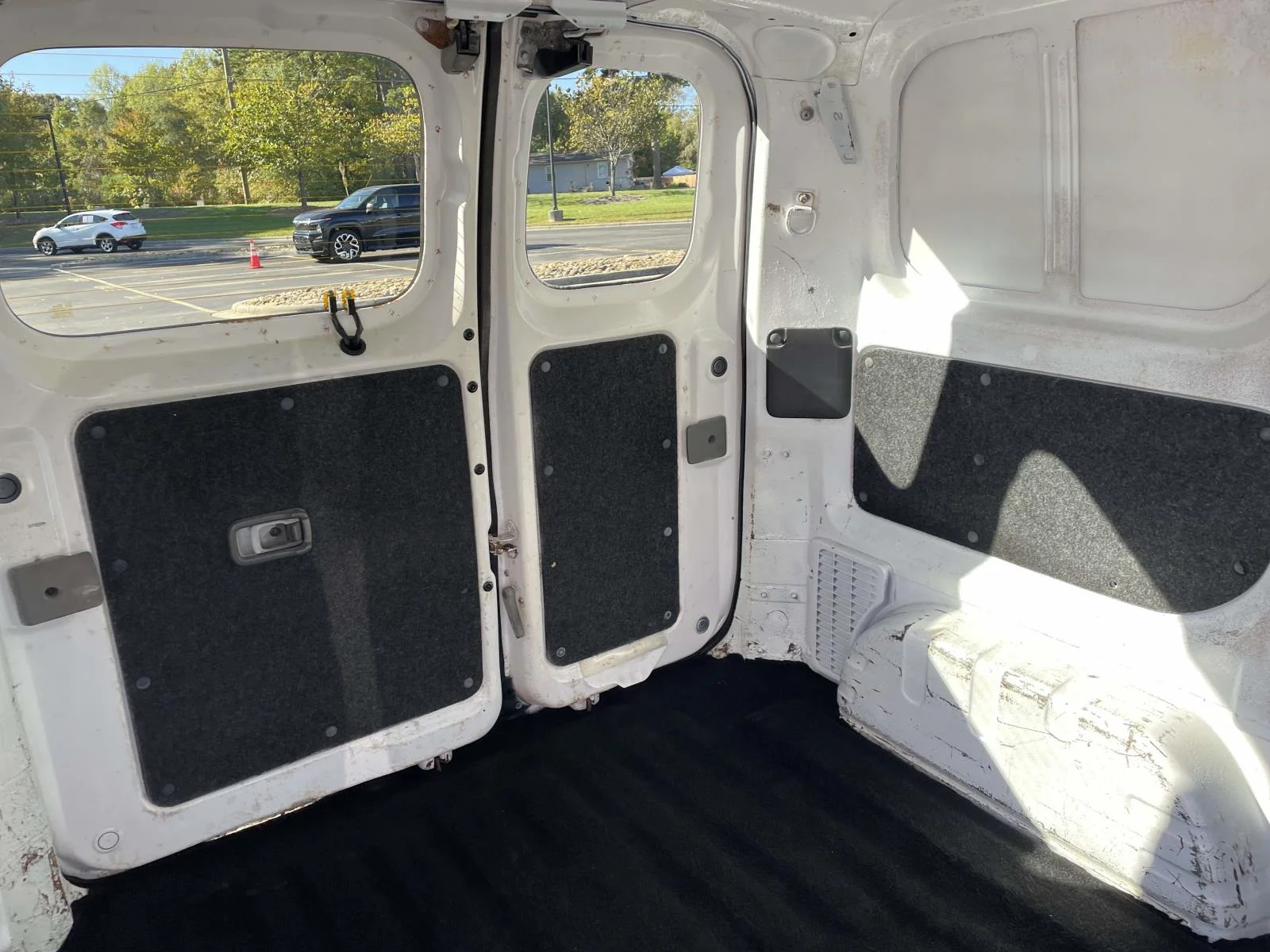 Used 2020 White Nissan SV Xtronic CVT image 10