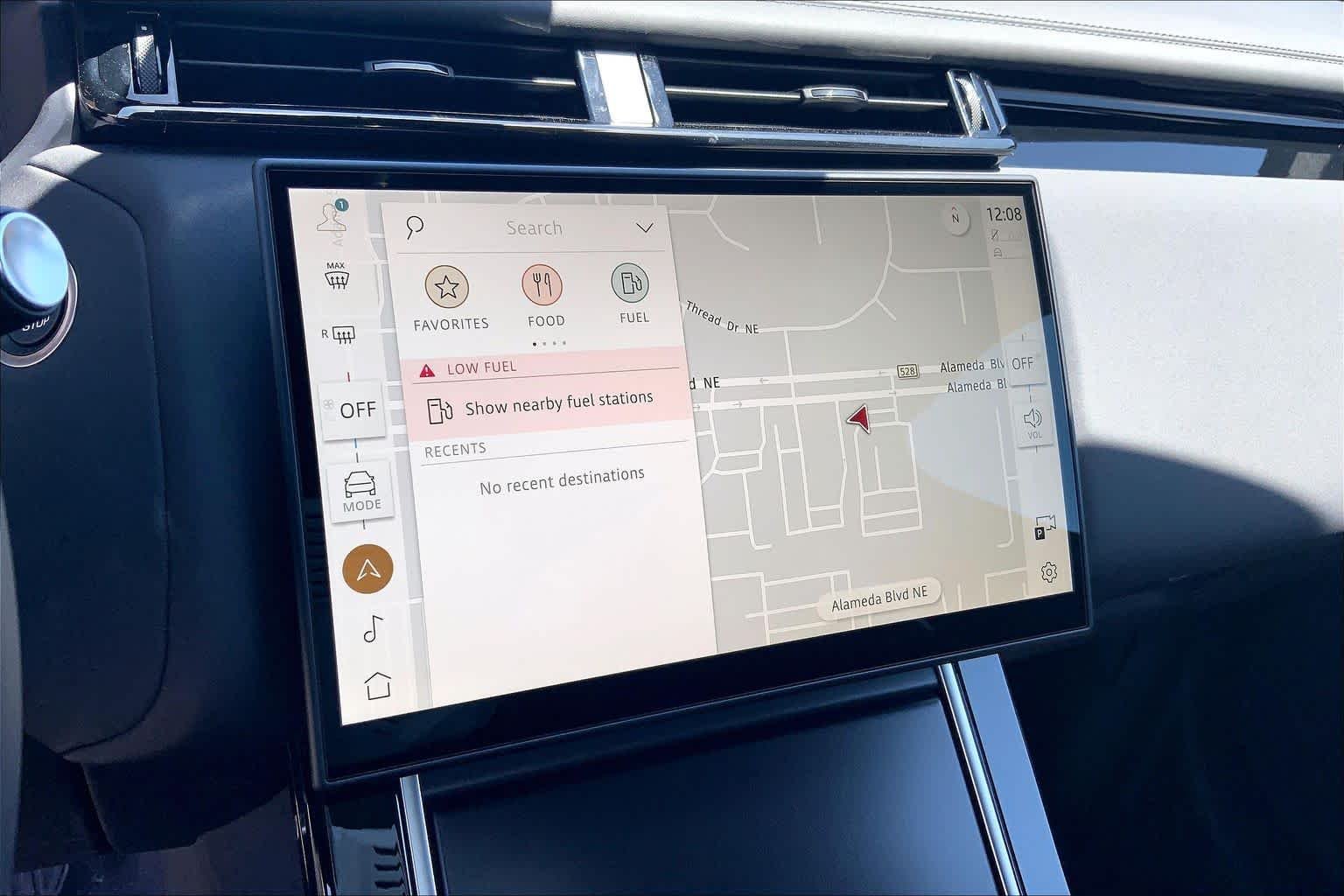 New 2026 Fuji White LAND ROVER Dynamic SE image 17