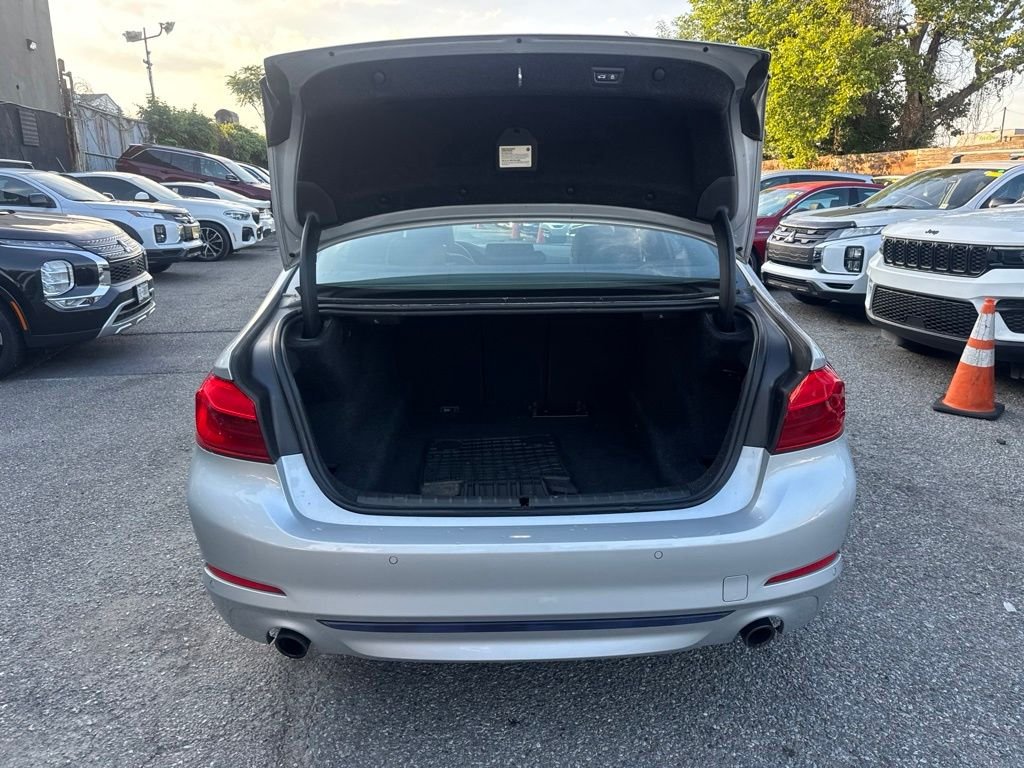 Used 2019 Silver BMW 530i xDrive image 24