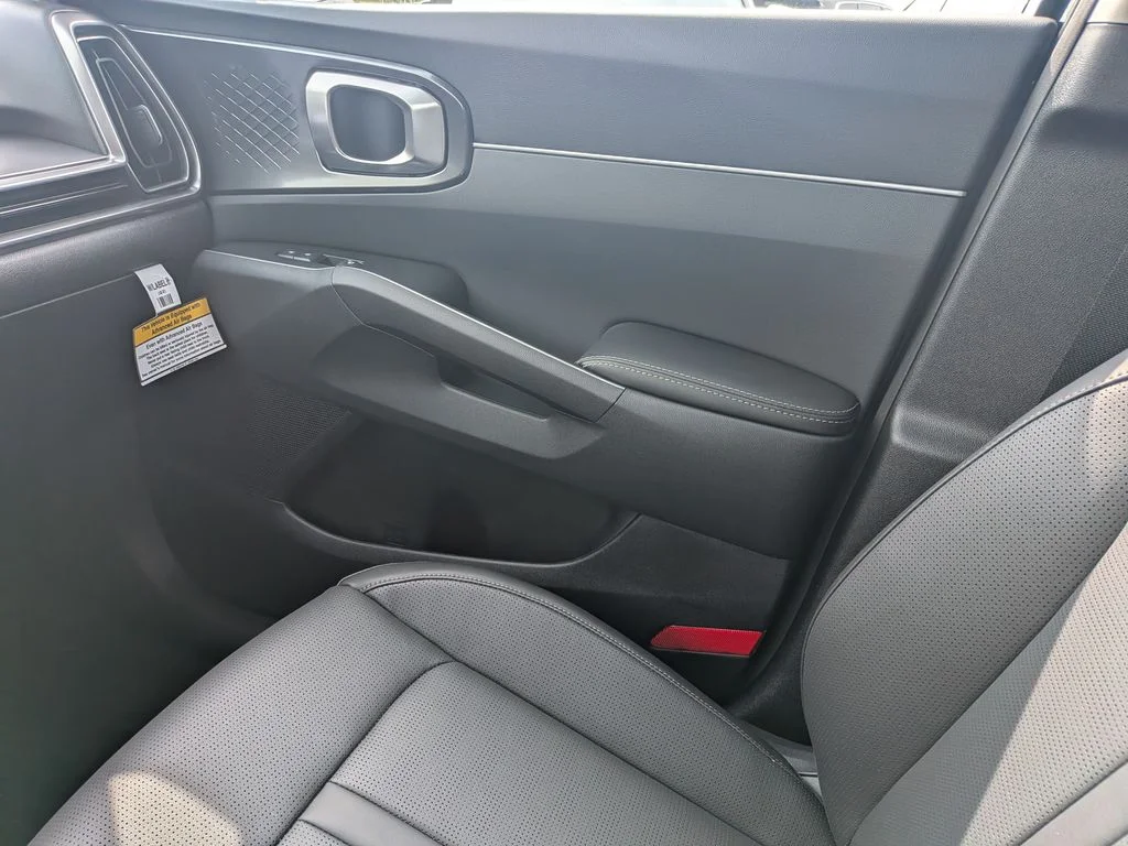 2025 Kia Sorento EX - Photo 12