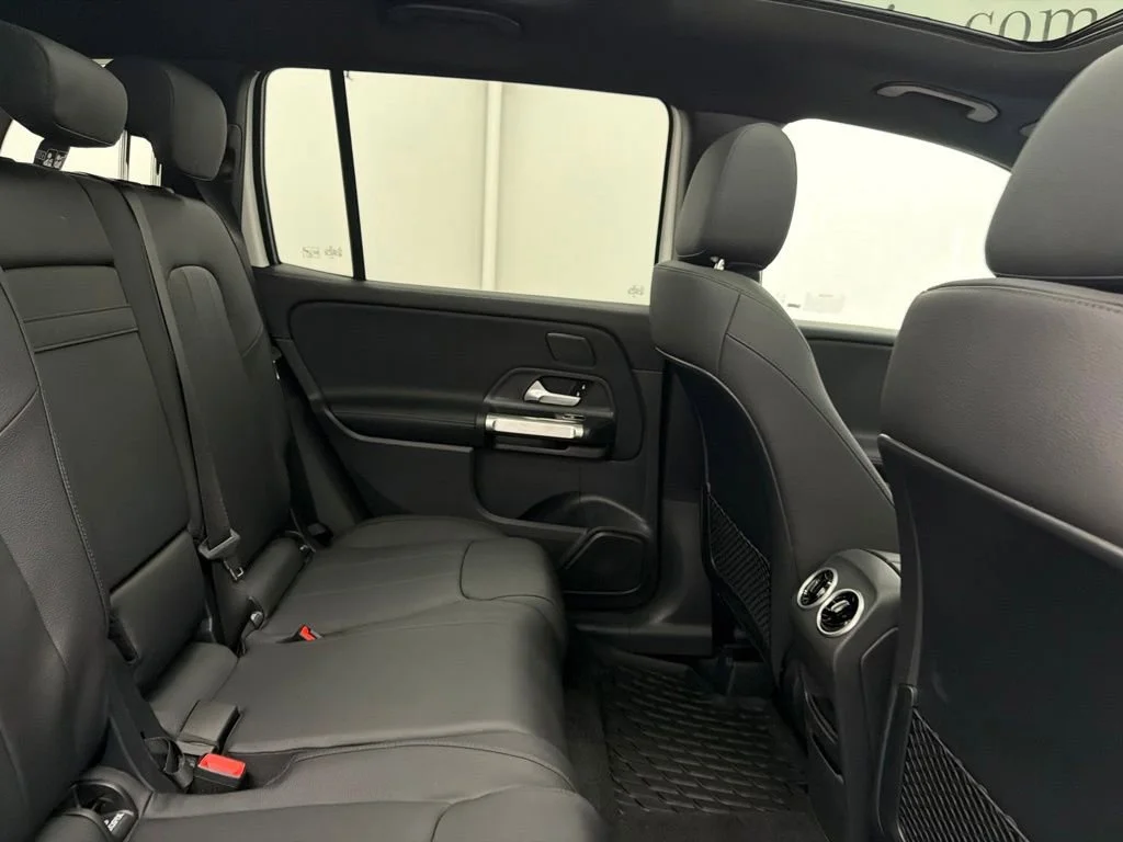 New 2026 White Mercedes-Benz GLB 250 image 26