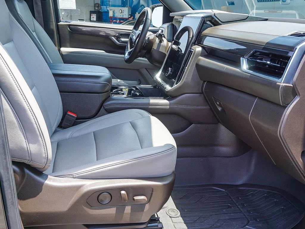 Used 2025 Black GMC Elevation image 12