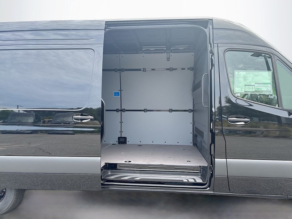 New 2026  Mercedes-Benz Cargo 170 WB image 16