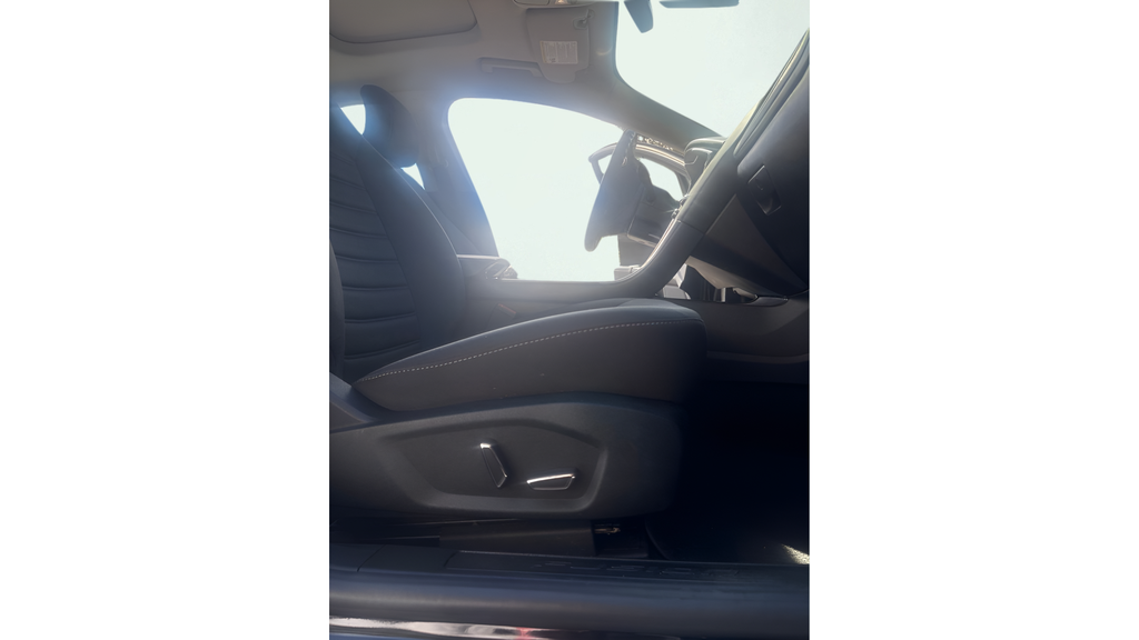 Used 2019 Black Ford SE image 11