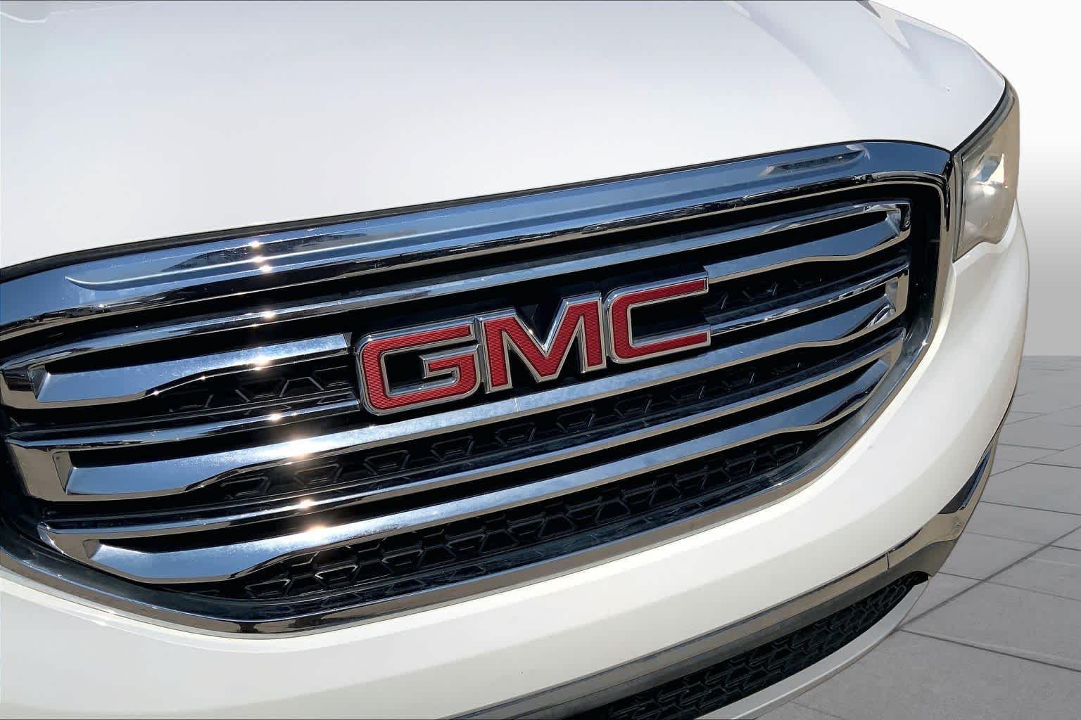 Used 2019 Summit White GMC SLE image 30