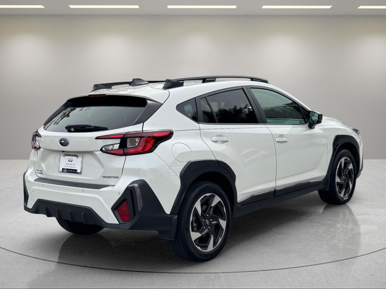 Used 2024 Crystal White Pearl Subaru Limited image 5