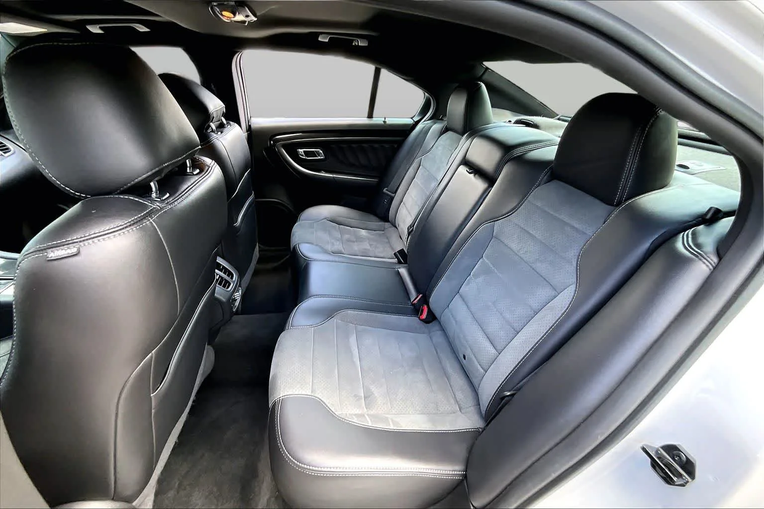 Used 2018 White Platinum Metallic Tri-Coat Ford SHO image 20