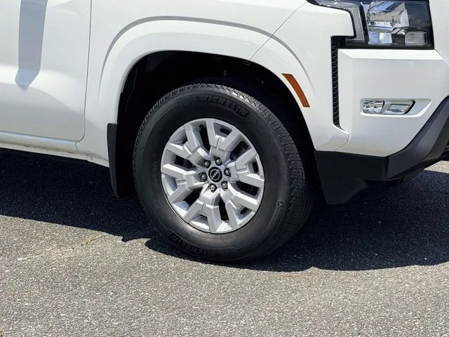 Used 2022 White Nissan SV image 7