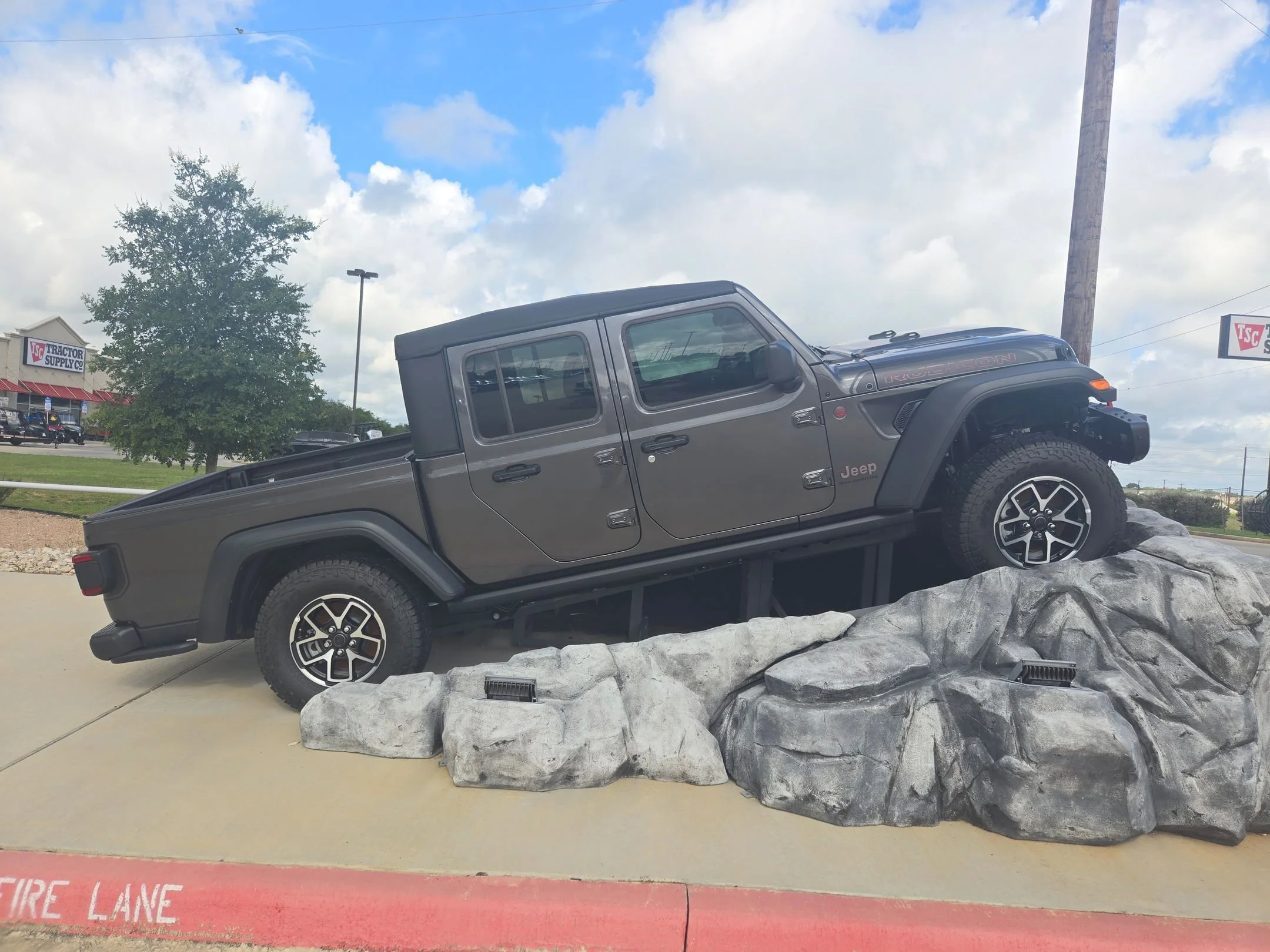 New 2026 Granite Crystal Metallic Clearcoat Jeep Shadow Ops image 4