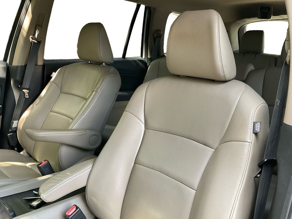 Used 2017 White Honda EX-L image 28