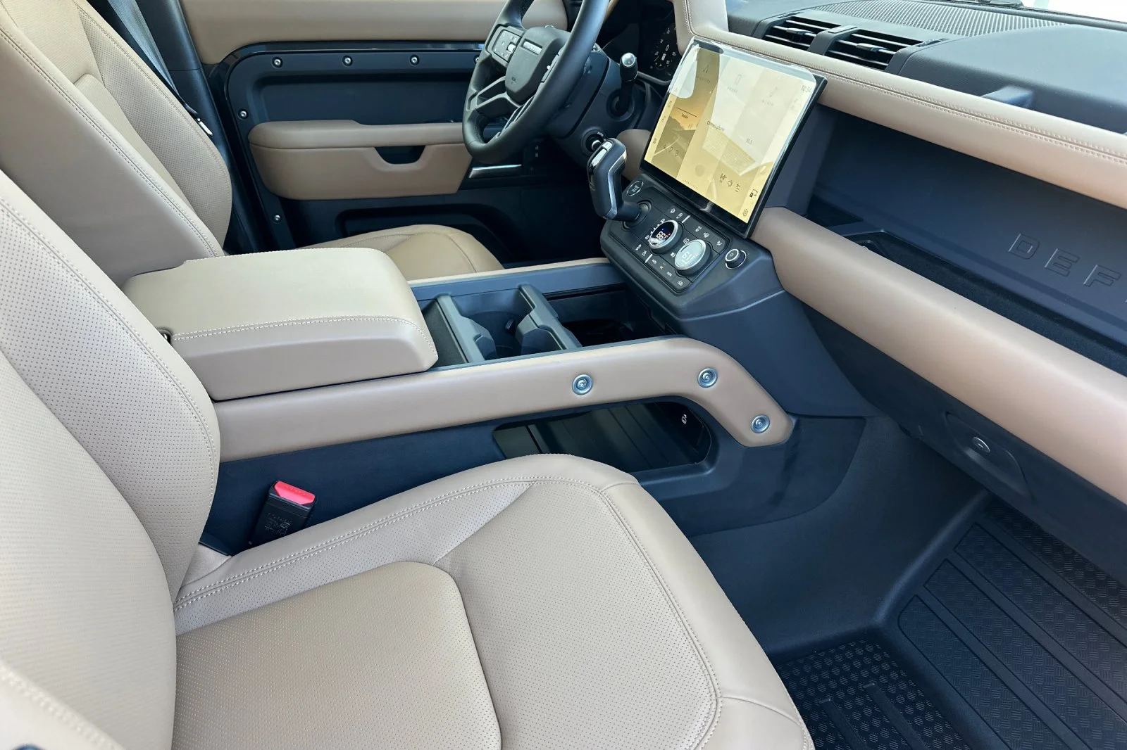 New 2026 Carpathian Grey Land Rover X-Dynamic SE image 16