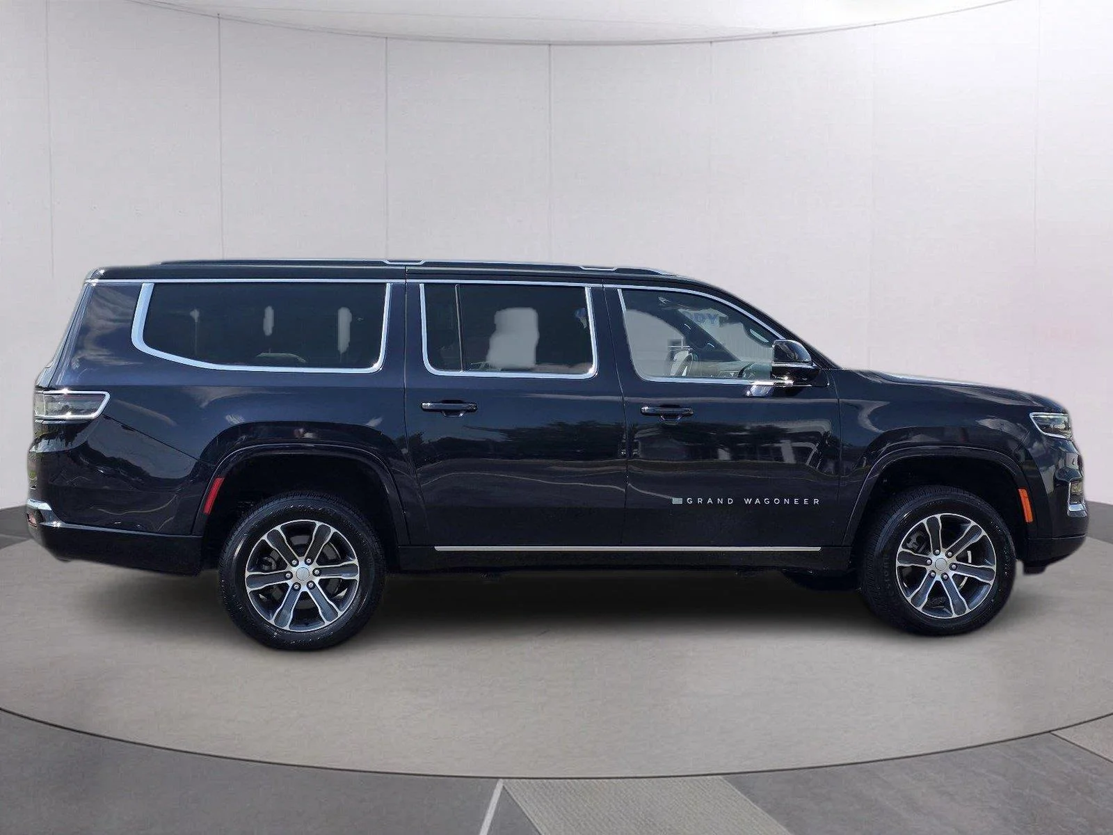 Used 2024 Midnight Sky Jeep 4x4 image 4