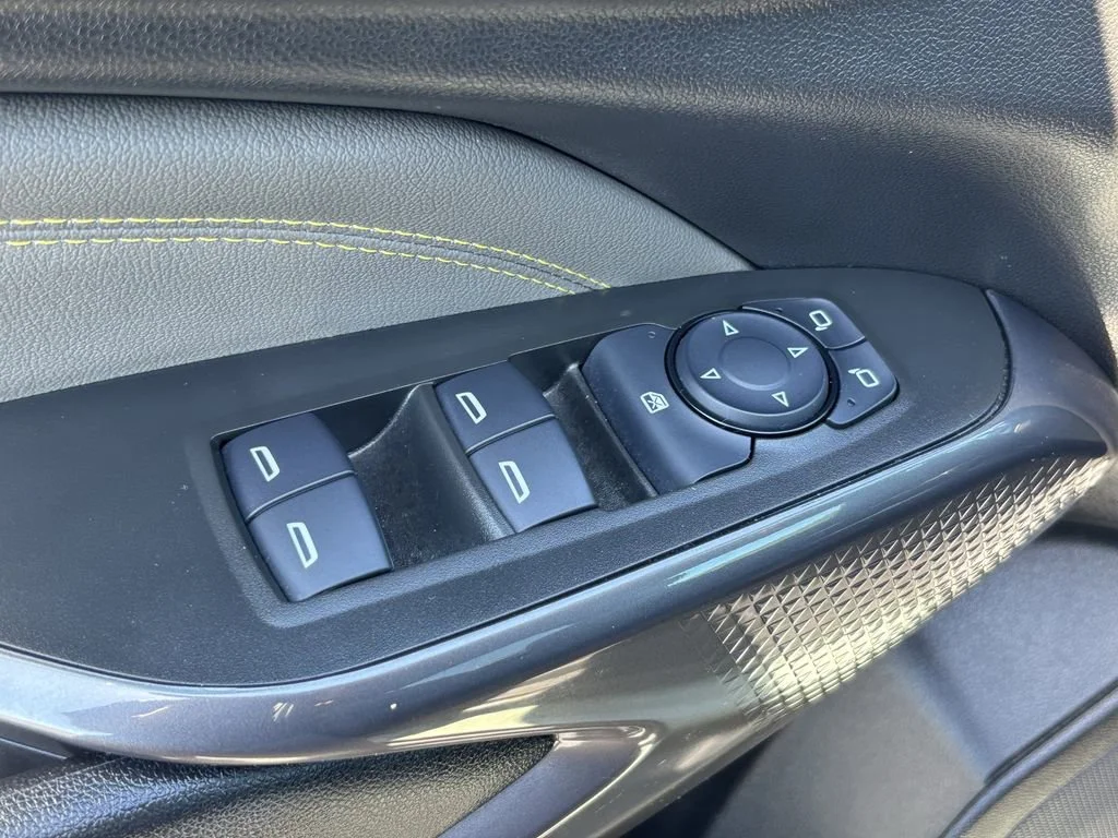 Used 2025 Cacti Green Chevrolet ACTIV image 15