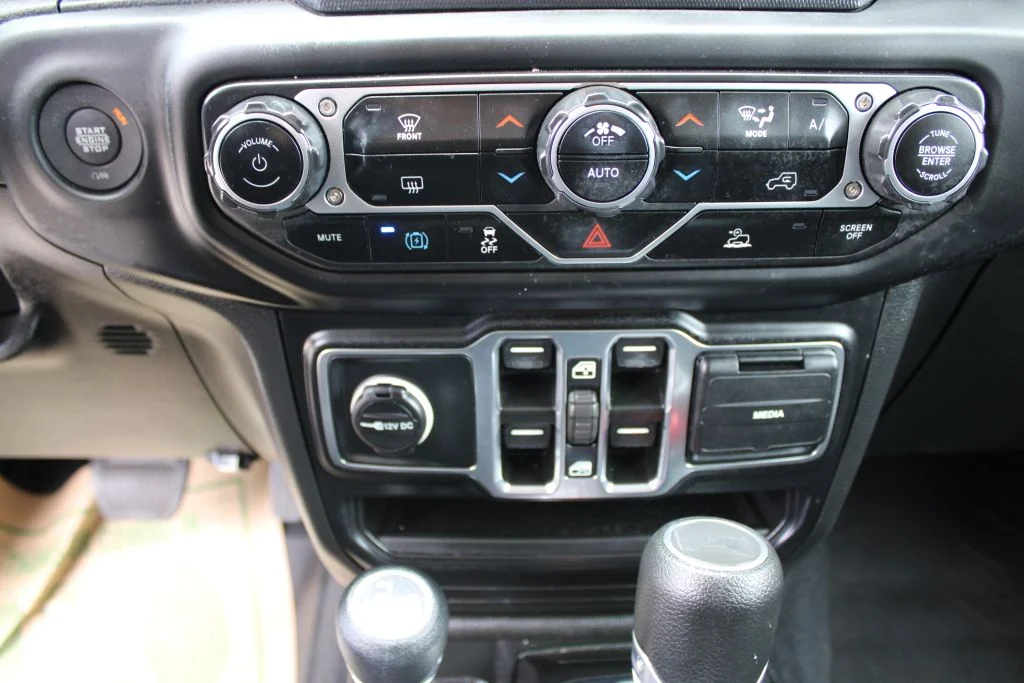 Used 2023 Silver Jeep Willys 4xe image 18