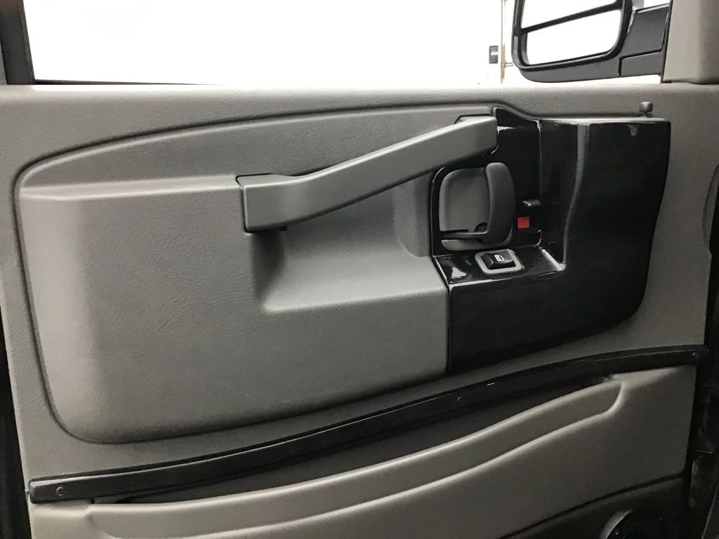 Used 2020 Black Chevrolet Explorer Limited SE image 17