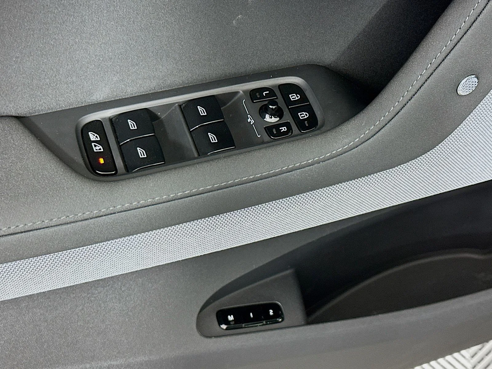 Used 2024 Magnesium Metallic Polestar Long Range Dual Motor image 18