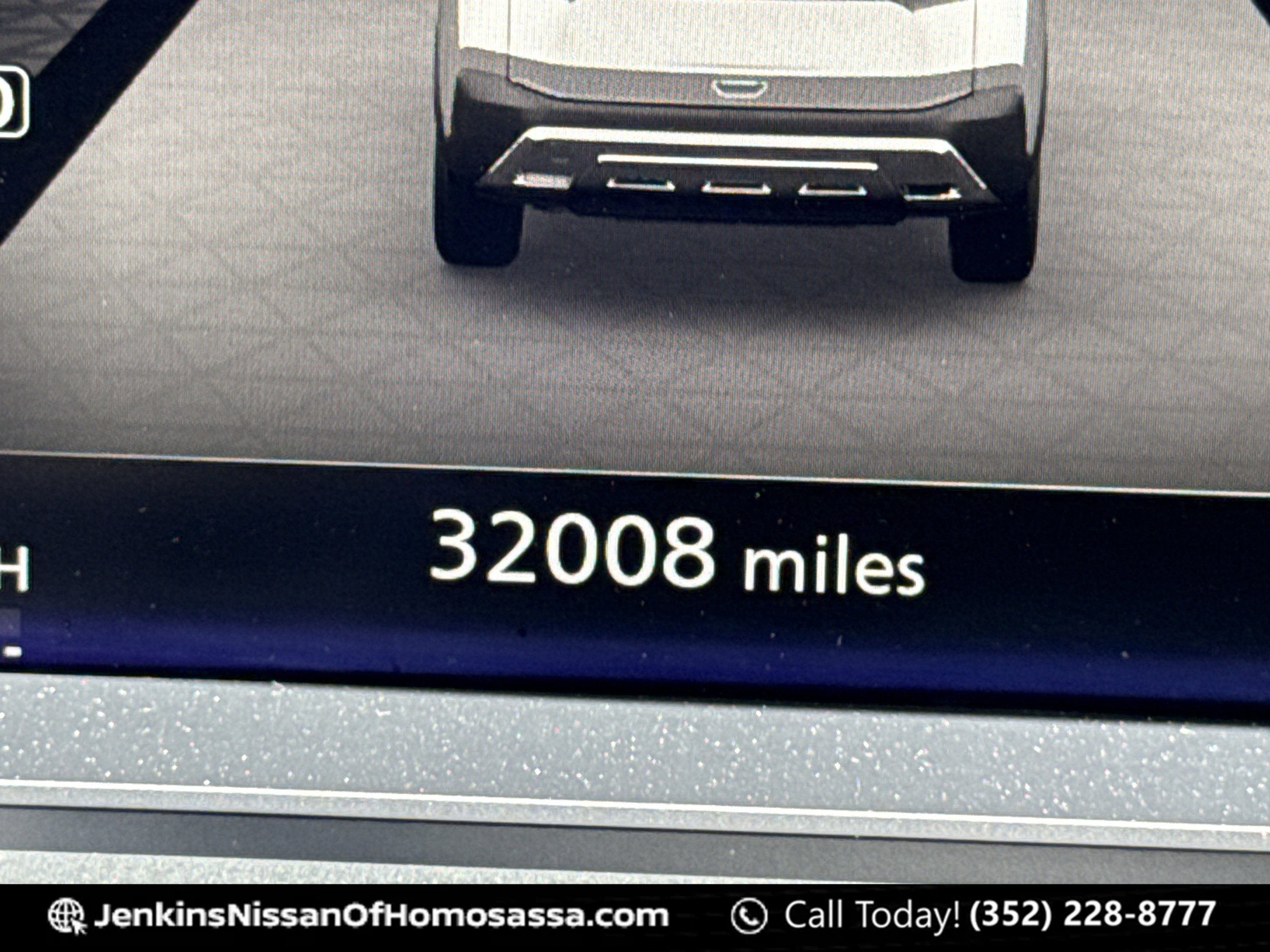 Used 2021 Brilliant Silver Metallic Nissan Platinum image 41