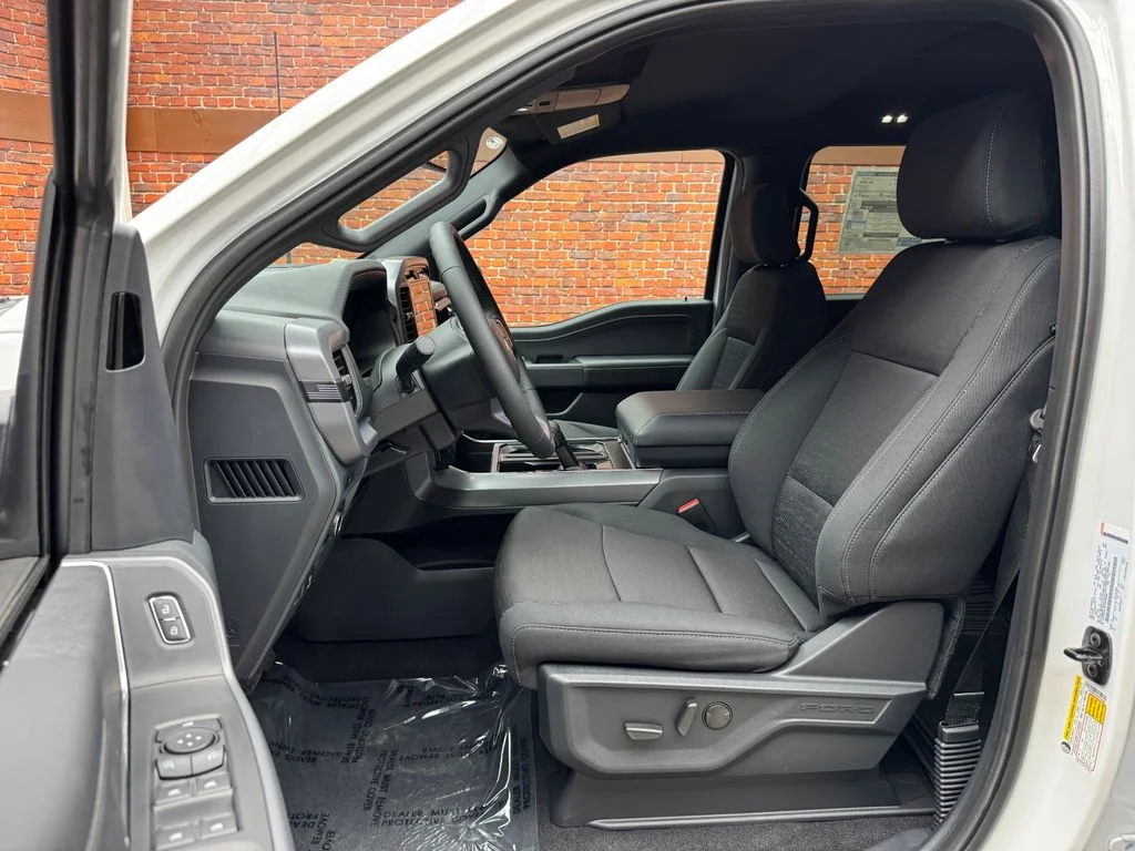 New 2026 Oxford White Ford XLT image 23