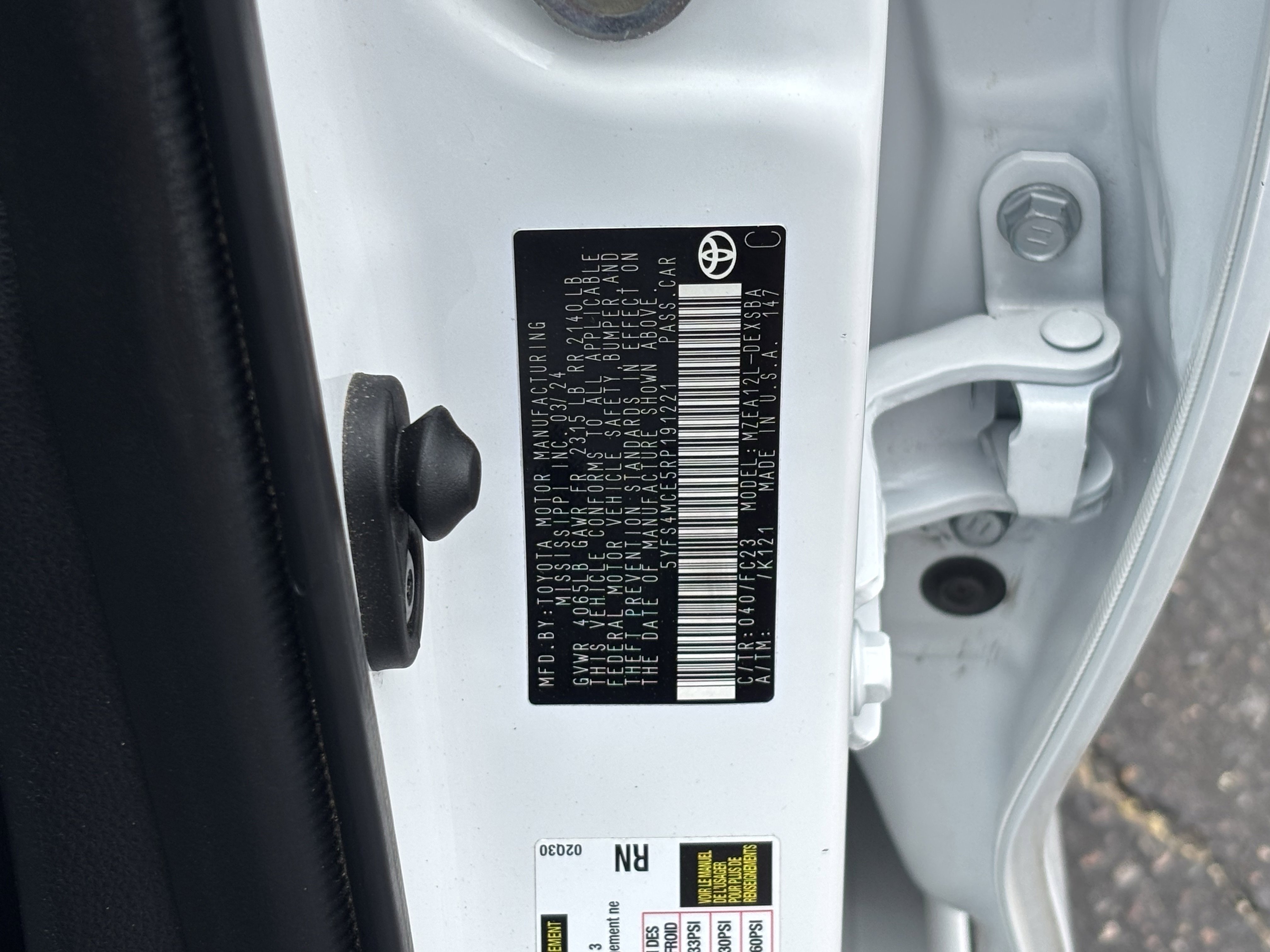 Used 2024 Ice Toyota SE image 31