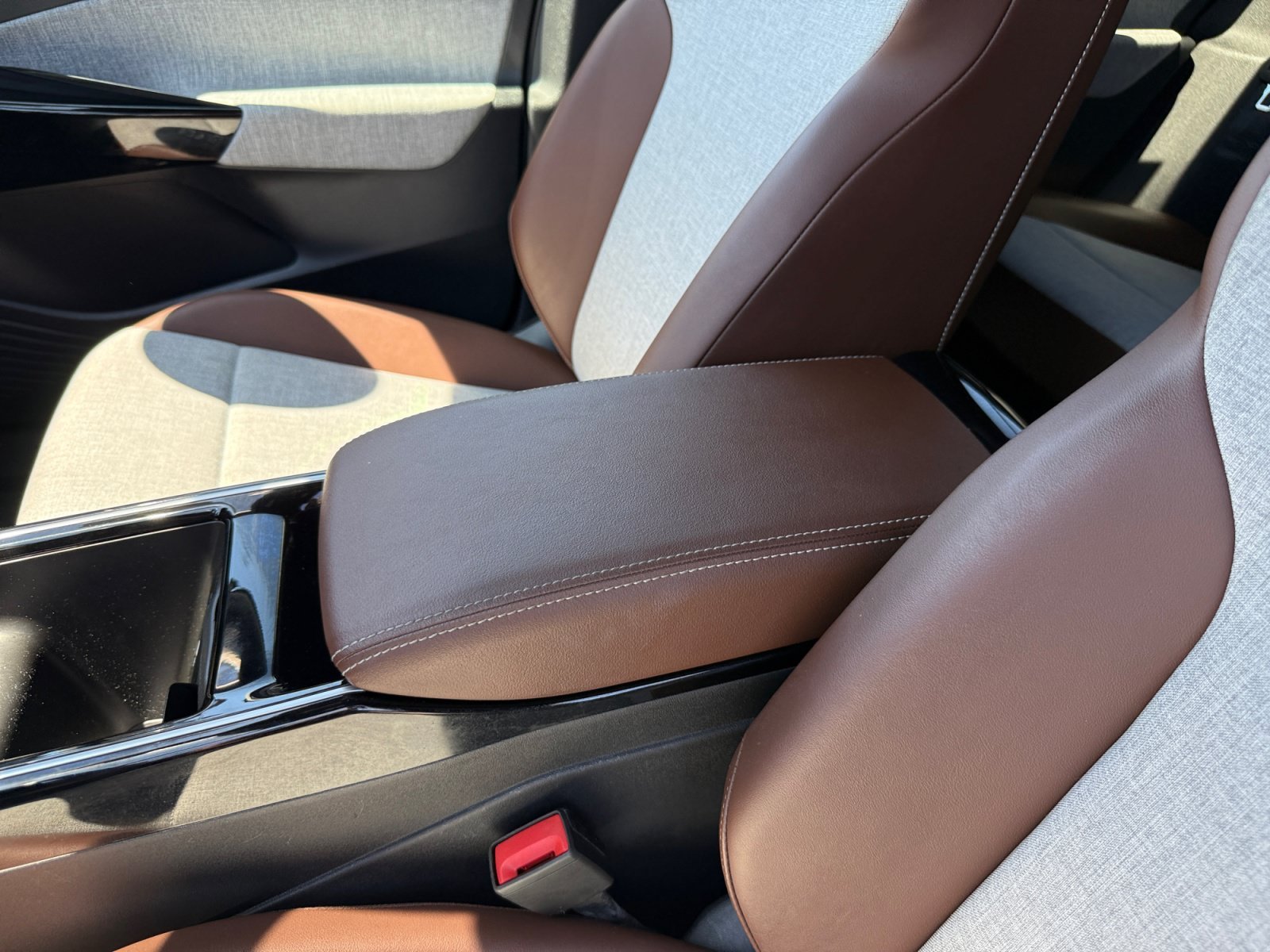 Certified Used 2023 Pure White Volkswagen Pro image 14