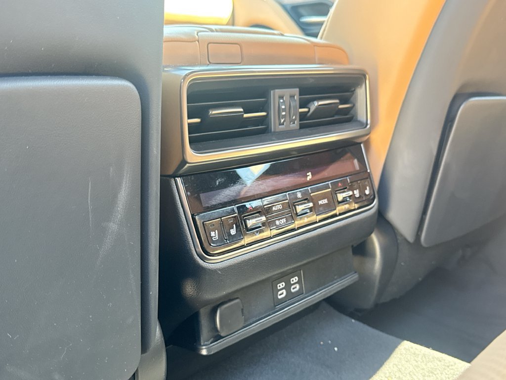 Used 2023 White Lexus 600 Luxury image 33