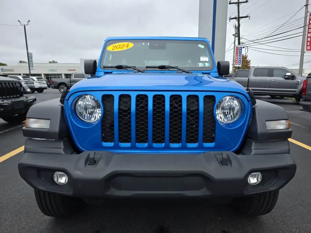 Used 2024 Hydro Blue Pearlcoat Jeep Sport S image 4
