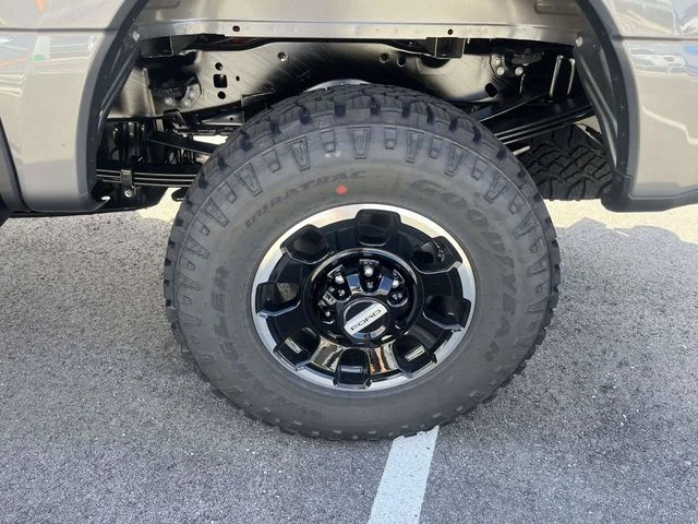 New 2026 Carbonized Gray Metallic Ford XLT image 7