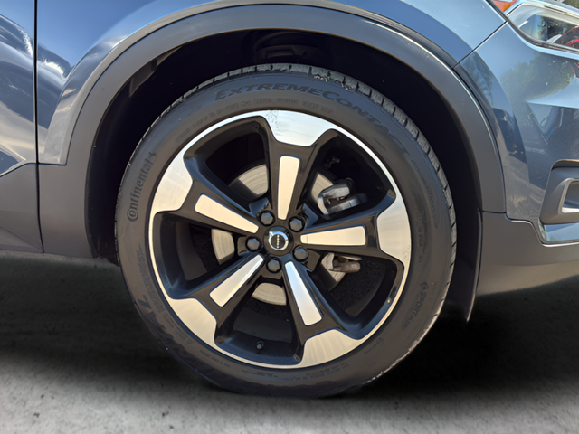 Used 2021 Blue Volvo Momentum image 26