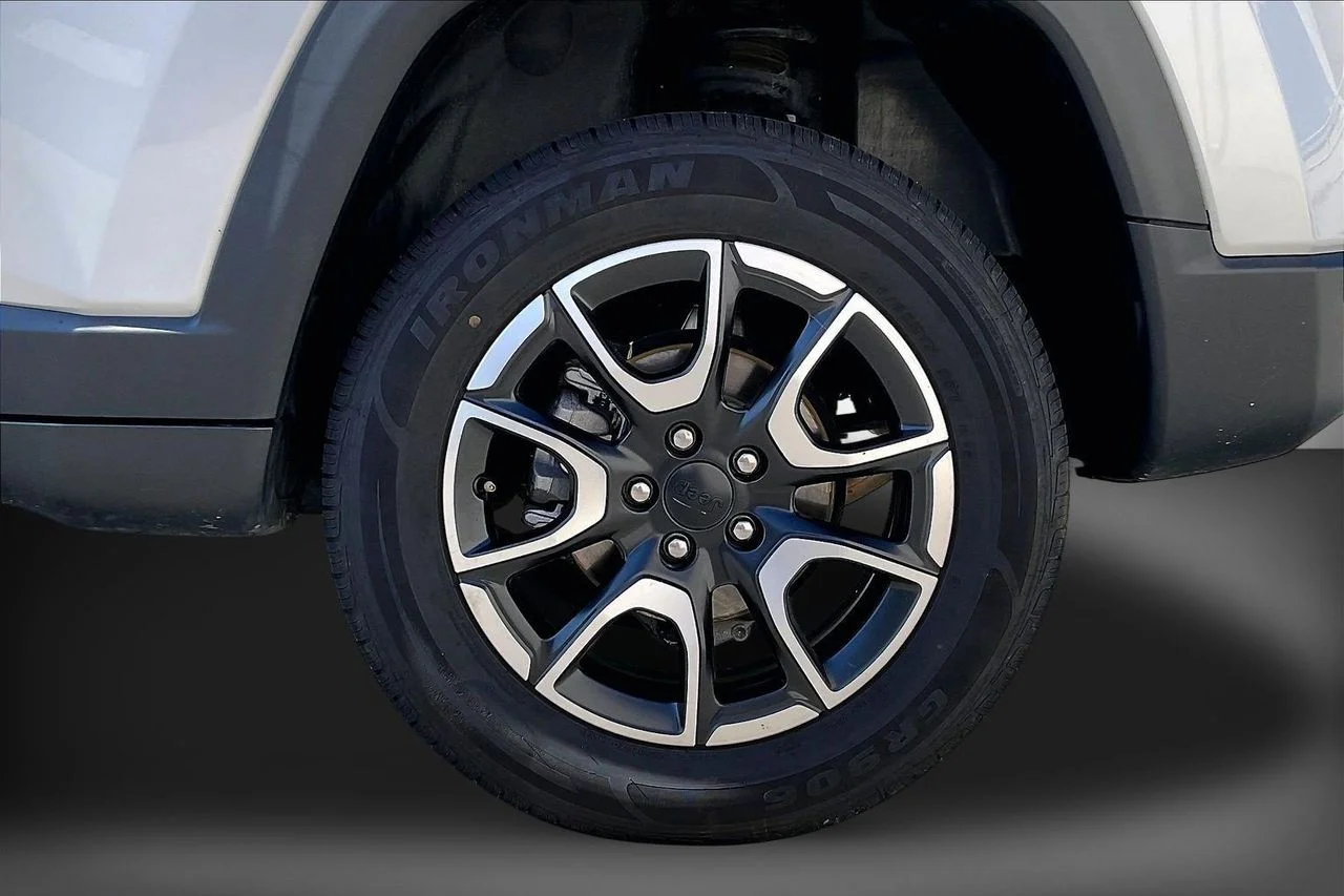 Certified Used 2024 Silver Jeep Trailhawk image 34