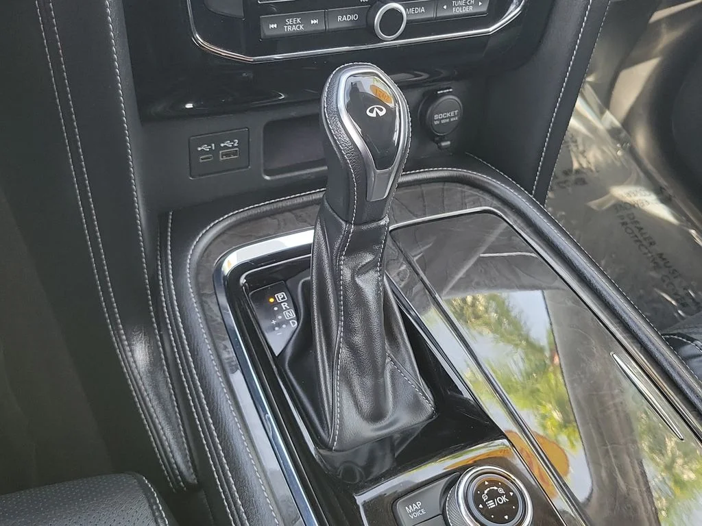 Used 2021 Black INFINITI LUXE image 34