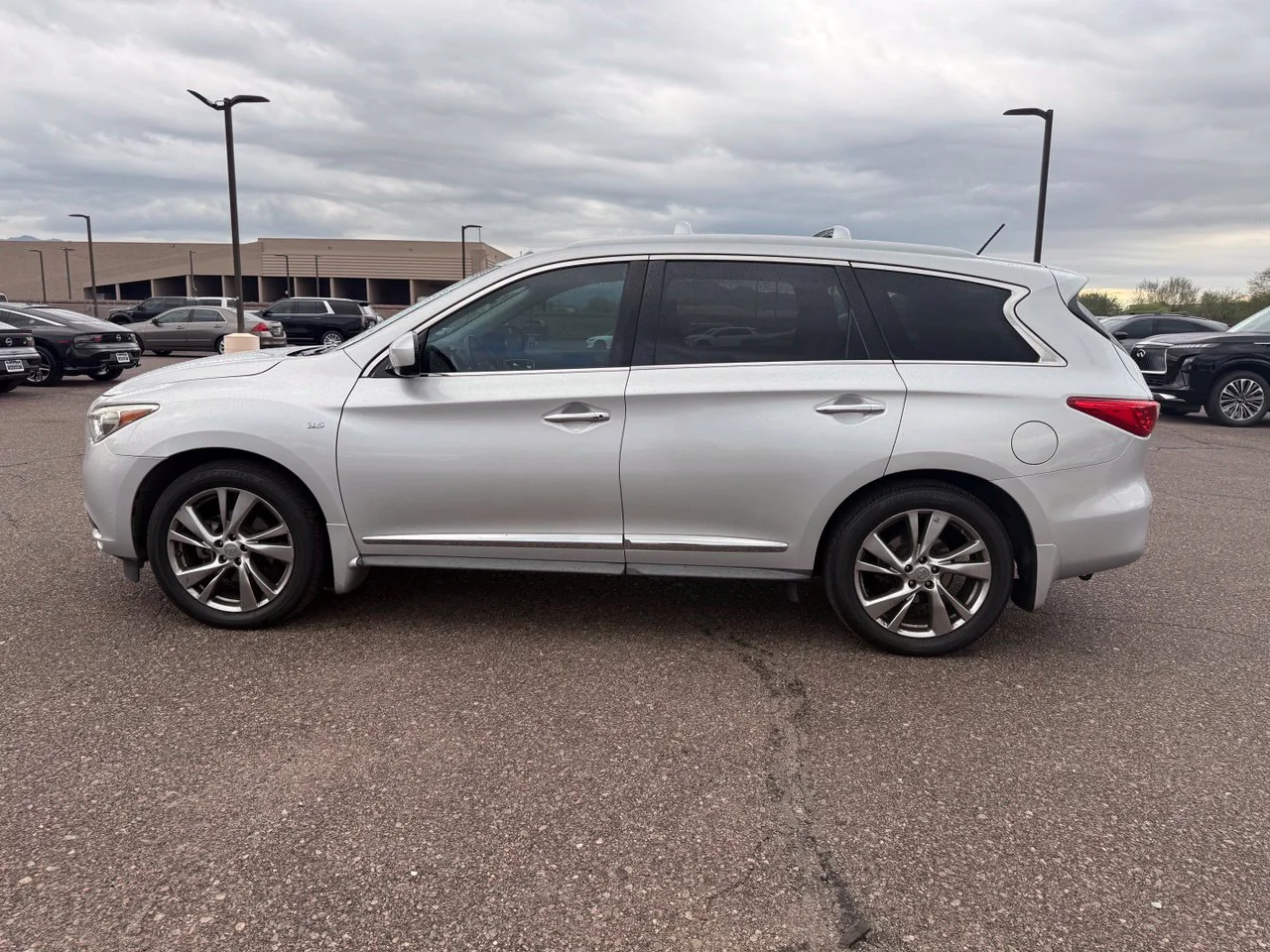 Used 2015 Liquid Platinum INFINITI Base image 8