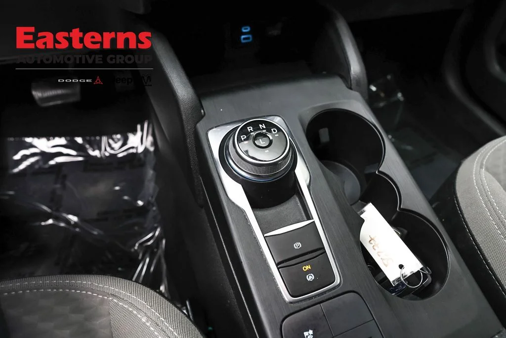 Used 2022 Black Ford SE image 13