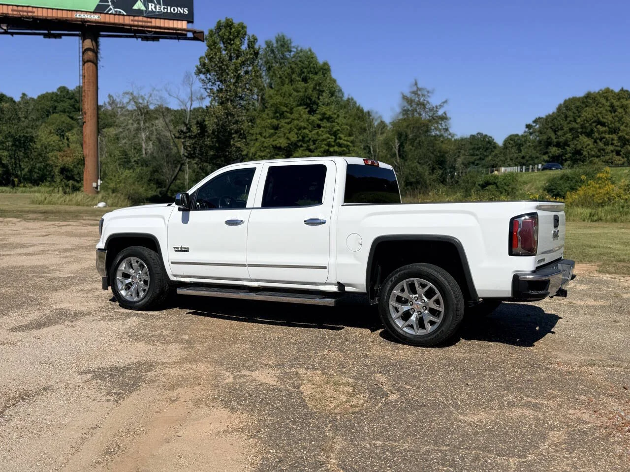 Used 2018 White GMC SLT 4x2 4dr Crew Cab 5.8 ft. SB image 3