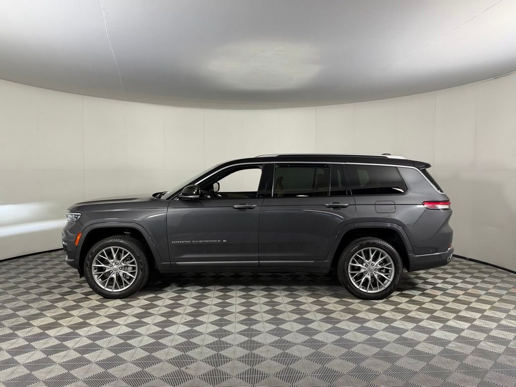 Used 2024 Gray Jeep Summit image 11