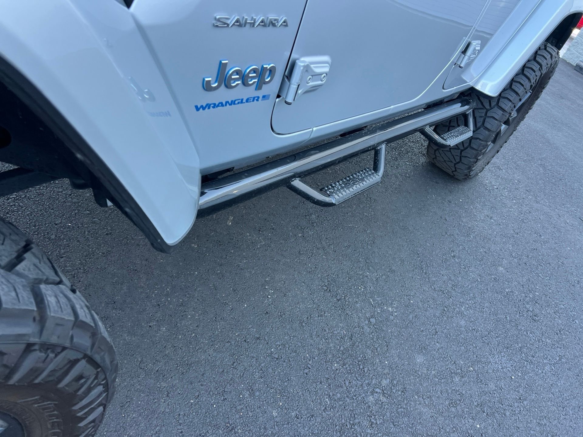Used 2024 Silver Jeep Sahara 4xe image 17