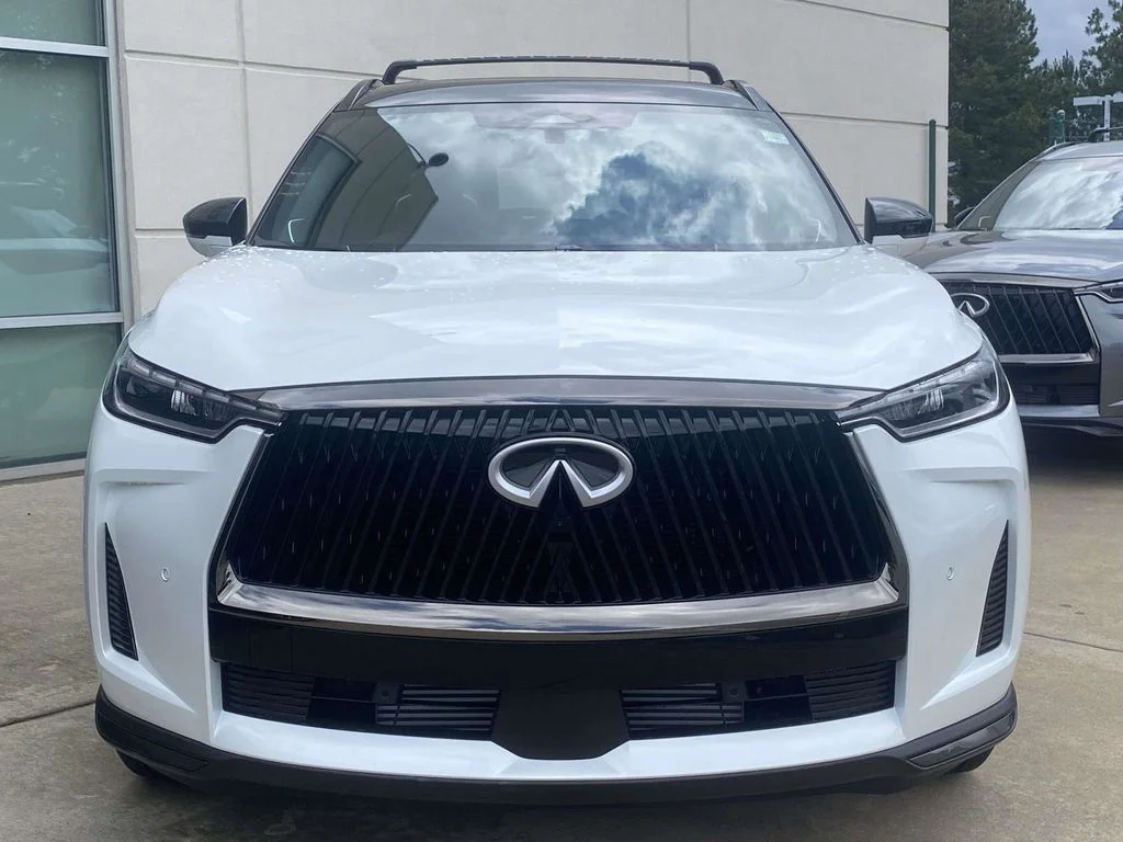 New 2027 2T RAD WHT INFINITI Autograph AWD image 2