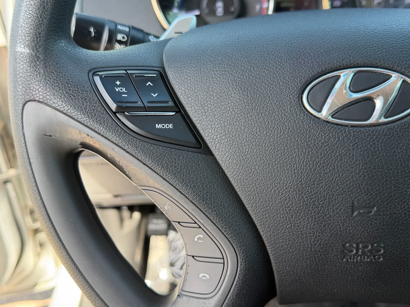 Used 2011 Radiant Silver Metallic Hyundai SE image 32